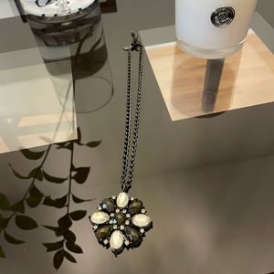 Beautiful Expressions neckless new